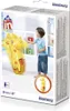A child playing with an inflatable giraffe toy on the packaging. Produktbild-Vorschau