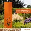 A rusty metal garden screen with a reed design stands in a garden with hydrangeas and other plants. Produktbild-Vorschau