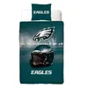 A Philadelphia Eagles bedding set with a pillow and duvet cover featuring the team's logo and helmet. Produktbild-Vorschau