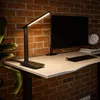 Dotykowa czarna lampka biurkowa LED z regulacją i USB Podgląd zdjęcia produktu 2