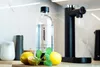 A bottle of Wessper water and lemons are on a counter, with a soda maker in the background. Voir les images du produit