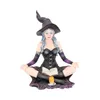 Hexe in meditativen Haltung. Sie trägt spitzen Hexenhut und eng anliegendes Kleid mit Schnürung. Produktbild-Vorschau