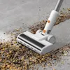 A cordless vacuum cleaner head is shown cleaning a floor covered in debris. Náhľad obrázku produktu