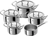 A set of five polished stainless steel pots and pans with lids, arranged on a white background. Produktbild-Vorschau
