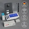 A collection of intercom system components arranged on a gray surface, with marketing badges on the right. Produktbild-Vorschau