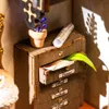 ROBOTIME Rolife DIY House: Das Arbeitszimmer eines Produktbild-Vorschau 8