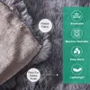 A close-up view of a soft, plush blanket, showing its texture and construction, with informational callouts and feature icons on a green background. Náhled obrázku produktu