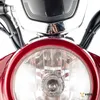 Close-up of the front of a red electric scooter, focusing on the headlight and handlebars. Produktbild-Vorschau