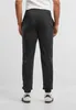 A person wearing black sweatpants, viewed from the back. Produktbild-Vorschau