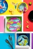 A collage of decorative plates featuring various nature-inspired designs, arranged on colorful backgrounds. Anteprima dell’immagine prodotto
