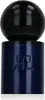 A close-up studio shot of a dark blue perfume bottle with a black spherical cap. Voir les images du produit