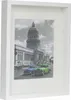 A framed picture of a building and two vintage cars. Produktbild-Vorschau