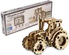 A wooden 3D model tractor kit and its packaging. Voir les images du produit