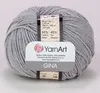 A ball of grey yarn with a label. Produktbild-Vorschau