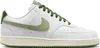 A single Nike Court Vision Low sneaker is shown against a white background. Produktbild-Vorschau