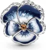 A close-up studio shot of a Pandora charm shaped like a blue and white pansy flower with a small orange gem in the center. Anteprima dell’immagine prodotto