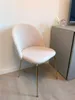 A single chair in a room, next to a dresser. Voir les images du produit