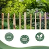 A wooden fence in a garden with three marketing badges below. Produktbild-Vorschau