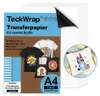 TeckWrap Transferpapier für dunkle Stoffe, A4-Format, 5 Blatt, gezeigt mit Beispielen für bedruckte T-Shirts und eine Tasche Náhľad obrázku produktu