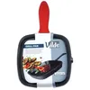 A square grill pan with a red handle, shown on a white and gray background with product information. Anteprima dell’immagine prodotto
