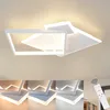 A collage of images showing a modern white ceiling lamp with different lighting effects and a remote control. Produktbild-Vorschau
