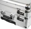 A close-up view of the corner and handle of a silver aluminum case. Anteprima dell’immagine prodotto