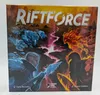The image shows the front of the Riftforce board game box, featuring artwork of two opposing elemental forces clashing. Produktbild-Vorschau