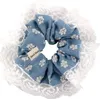Chouchou classique en denim avec dentelle bleu clair Voir les images du produit 2