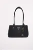 Borsa A Tracolla Del Marchio Guess Del Modello Meridian Ii Anteprima dell’immagine prodotto 5