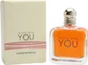 Emporio Armani In Love With You Eau de Parfum, 150 ml, in eckigem Glasflakon neben cremefarbener Box mit rosa Linien. Produktbild-Vorschau