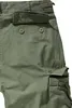 A close-up view of the back pockets and cargo pocket of olive green cargo shorts. Náhled obrázku produktu