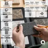 A hand holding a sample of textured plaster, with various samples of plaster in the background and informational graphics overlayed. Anteprima dell’immagine prodotto
