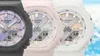 Three Casio G-Shock watches in different colors are displayed side-by-side against a blurred blue and white background. Anteprima dell’immagine prodotto