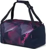 A studio shot of a duffel bag. Voir les images du produit