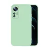 A light green phone case is shown from the front, with the phone screen visible on the right side. Produktbild-Vorschau