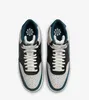A top-down view of a pair of Nike Court Vision Mid NN sneakers. Anteprima dell’immagine prodotto