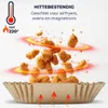 Fried chicken pieces flying out of a paper liner, with heat waves indicating high temperature. Produktbild-Vorschau