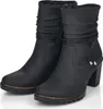 A pair of black women's boots. Voir les images du produit