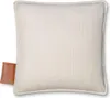 A close-up studio shot of a cream-colored, corduroy heating pad with a small brown leather tag attached to the bottom left corner. Anteprima dell’immagine prodotto