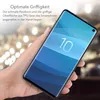 A hand holding a smartphone with a protective case, showcasing its slim profile and grip. Voir les images du produit