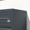 SoBuy Paketbox OGS66-DG dunkelgrau mit Brief- und Paketschlitzen an weißer Wand Productafbeelding-voorbeeld