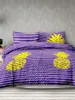 A bed with purple and white striped bedding featuring yellow pineapple prints. Produktbild-Vorschau
