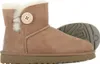 Ugg Mini Bailey Button II Stiefel Chestnut - Stiefel - Produktbild-Vorschau 11