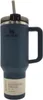 A blue Stanley Quencher H2.0 Flowstate tumbler with a straw and handle, set against a white background. Produktbild-Vorschau