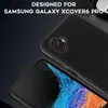 A close-up view of a black phone case on a dark background, with text overlay indicating it's designed for a specific phone model. Anteprima dell’immagine prodotto