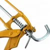 A close-up view of a yellow and silver caulking gun. Produktbild-Vorschau