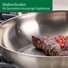 A close-up of a steak cooking in a stainless steel pan, with text overlay describing the pan's features. Produktbild-Vorschau