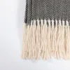 A close-up view of the corner of a blanket with fringe. Produktbild-Vorschau