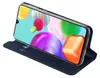 A dark blue flip case for a smartphone is shown open, displaying the phone's screen with a colorful abstract wallpaper. A credit card is visible in a slot on the inside of the case. Anteprima dell’immagine prodotto
