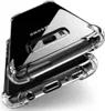 A clear, professional shot of a transparent phone case with reinforced corners, showcasing the Samsung logo on the phone inside. Anteprima dell’immagine prodotto